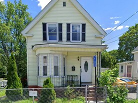 40 S Whipple St in Lowell, MA - Building Photo