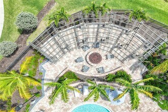 201 Indies Dr E in Naples, FL - Building Photo - Building Photo