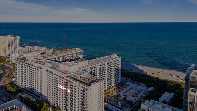2301 Collins Ave in Miami Beach, FL - Foto de edificio - Building Photo