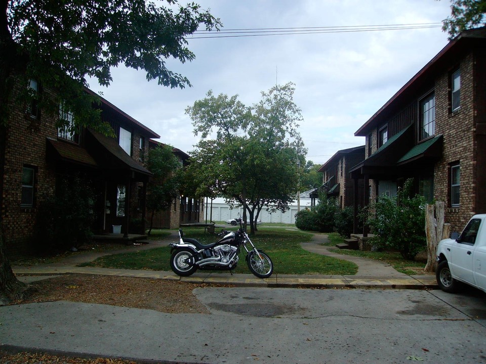 201 E Cleveland St in West Frankfort, IL - Building Photo