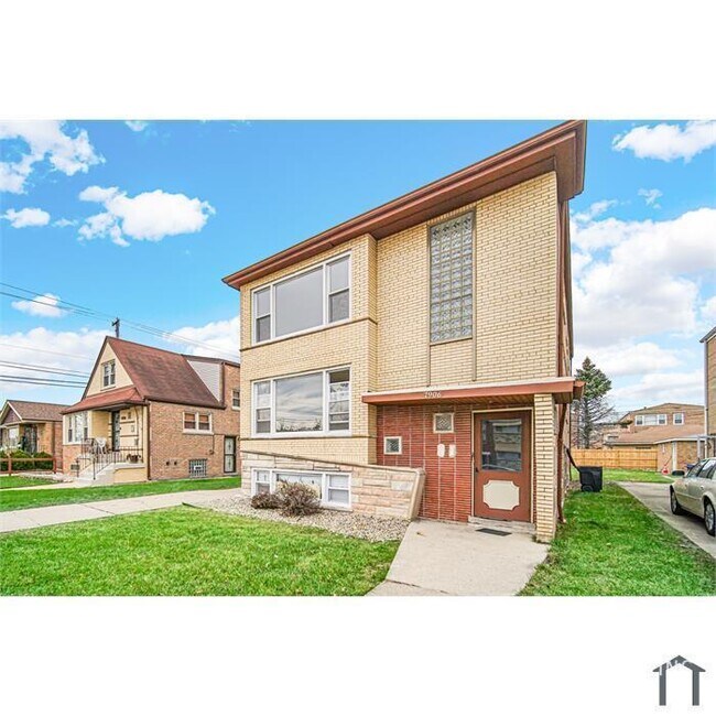 7900 S Whipple St in Chicago, IL - Building Photo - Building Photo