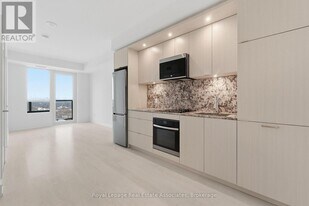 60 Central Park Roadway in Toronto, ON - Building Photo