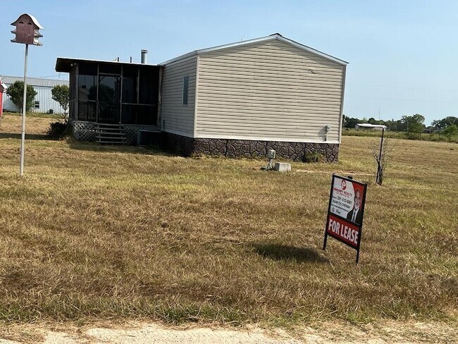 18352 Wilber Rd in Hamshire, TX - Building Photo - Building Photo