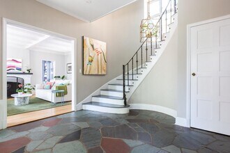 1 France Pl in Larchmont, NY - Building Photo - Building Photo