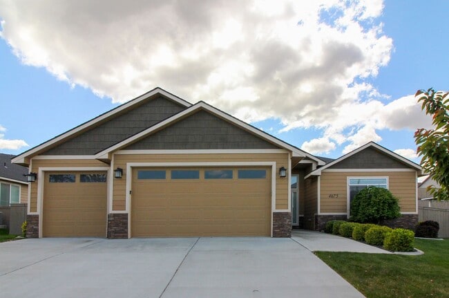 property at 4675 Cowlitz Blvd