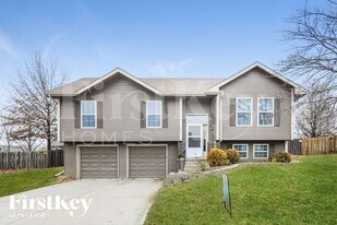 808 E 15th St in Kearney, MO - Building Photo