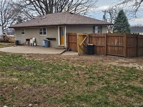 206 Lake Ave in Maryland Heights, MO - Building Photo - Building Photo