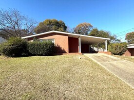 302 Nottingham Rd in Montgomery, AL - Building Photo