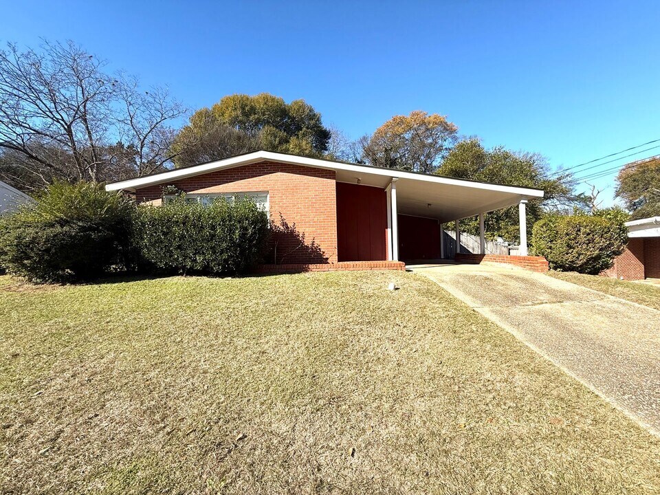 302 Nottingham Rd in Montgomery, AL - Building Photo