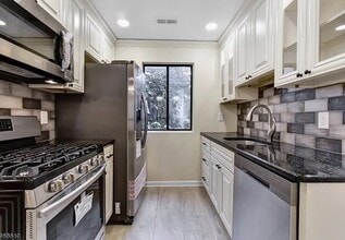 23 Nicole Terrace in Edison, NJ - Building Photo - Building Photo