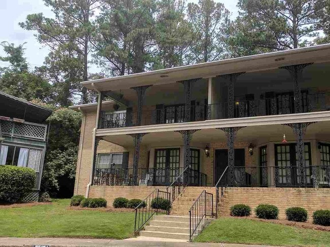 851 Vestavia Villa Ct, Unit B in Vestavia, AL - Foto de edificio - Building Photo