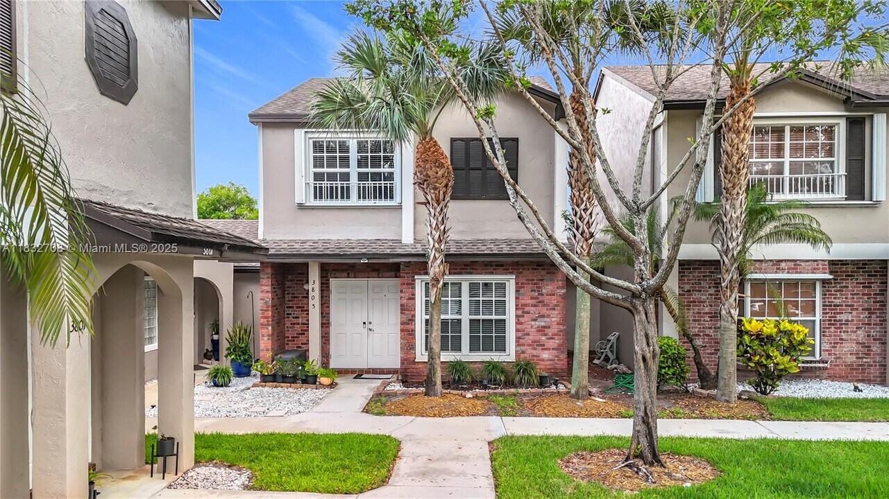 3805 NW 121st Ave in Sunrise, FL - Building Photo
