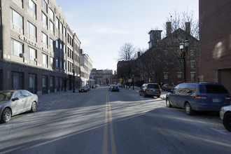 Father Johns Medicine in Lowell, MA - Foto de edificio - Building Photo