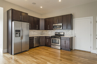339 D St in Boston, MA - Building Photo - Building Photo