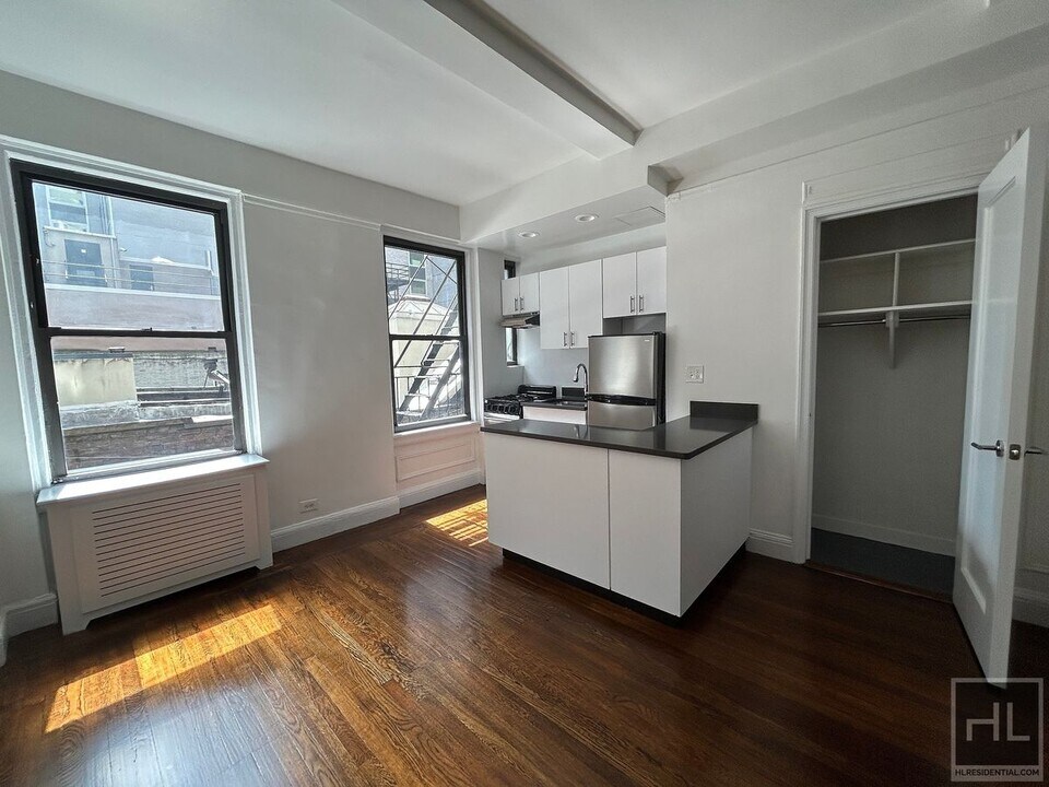 EAST 46 STREET in New York, NY - Building Photo