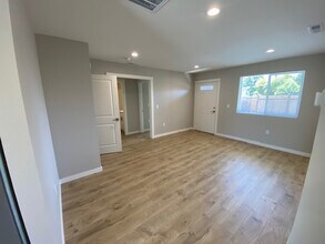 4574 46th Ave NE in Salem, OR - Building Photo - Building Photo