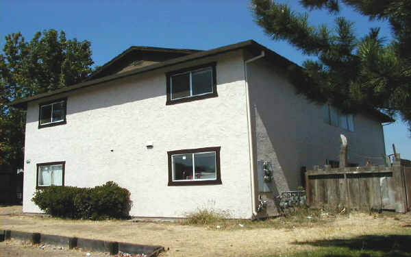 1516 Sycamore Dr in Antioch, CA - Foto de edificio - Building Photo