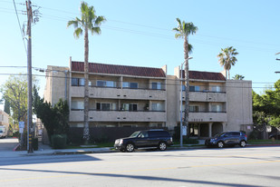 18558 Roscoe Blvd Apartments