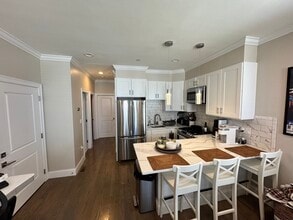 153 Everett St in Boston, MA - Building Photo - Building Photo