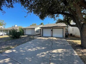 12013 Swallow Dr in Austin, TX - Building Photo - Building Photo