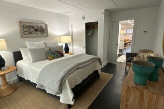 The Palms on Main in Columbia, SC - Building Photo - Interior Photo