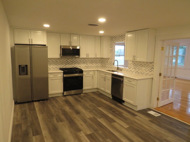 84 Corabelle Ave, Unit 2nd Floor in Lodi, NJ - Building Photo - Building Photo