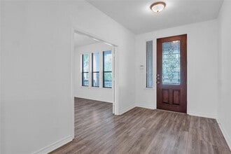 10217 English Oak Dr in Austin, TX - Building Photo - Building Photo