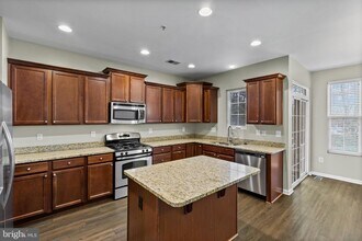 7544 Stonehouse Run Dr in Glen Burnie, MD - Building Photo - Building Photo