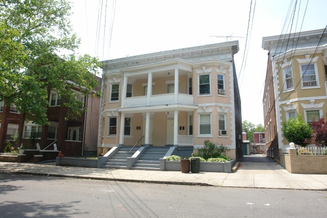 63-65 Brighton Ave in Perth Amboy, NJ - Foto de edificio - Building Photo