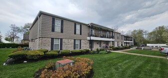 24360 E River Rd in Grosse Ile, MI - Building Photo