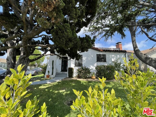 property at 3702 Sawtelle Blvd