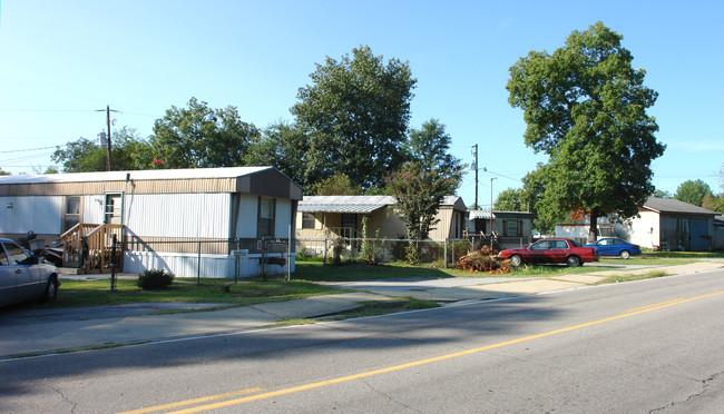 2231-a Leaphart Rd in West Columbia, SC - Building Photo - Building Photo