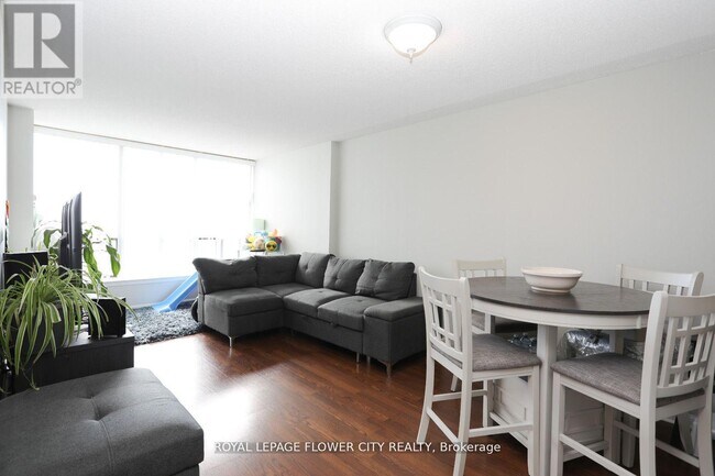 10 Laurelcrest St in Brampton, ON - Building Photo - Building Photo