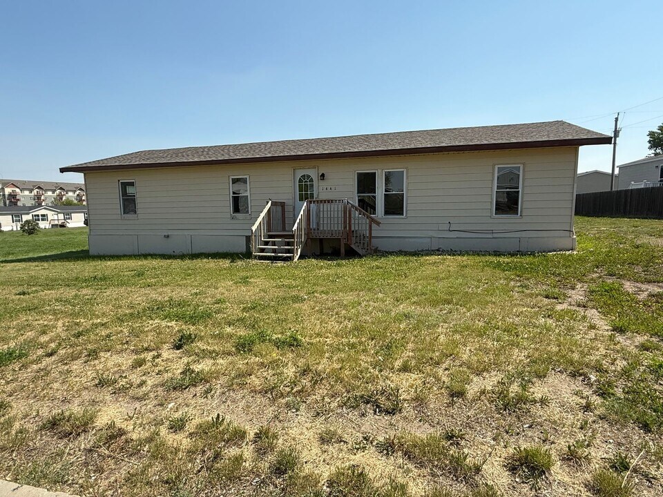 1441 49th St W in Williston, ND - Building Photo