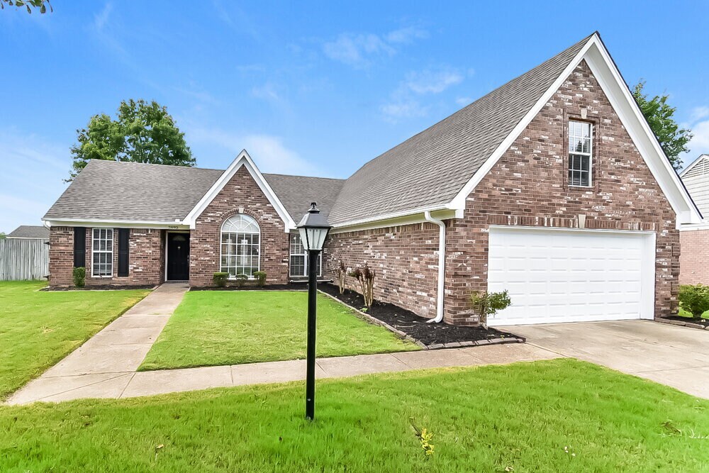 2893 Broadway Dr in Southaven, MS - Building Photo