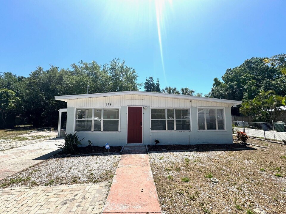 625 12th Ave W in Bradenton, FL - Building Photo