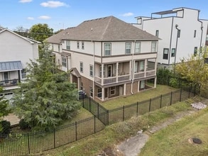 1722 14th Ave S, Unit #D in Nashville, TN - Foto de edificio - Building Photo