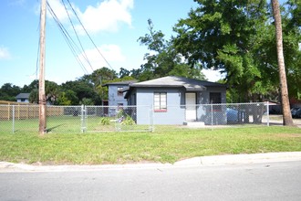 McFall Apartments in Orlando, FL - Building Photo - Building Photo