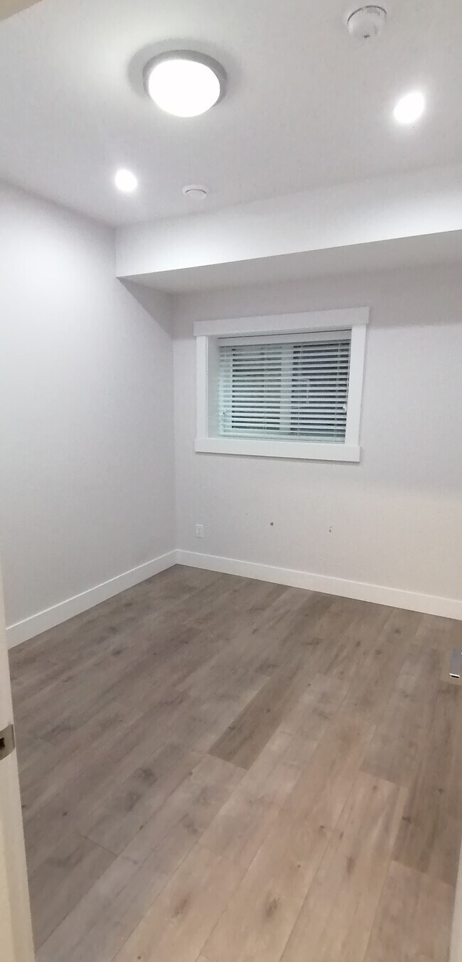 1350 Cliff Av in Burnaby, BC - Building Photo - Building Photo