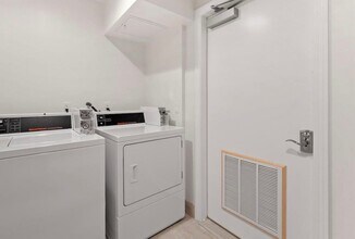 12147 Magnolia Blvd, Unit 301 in Los Angeles, CA - Building Photo - Building Photo