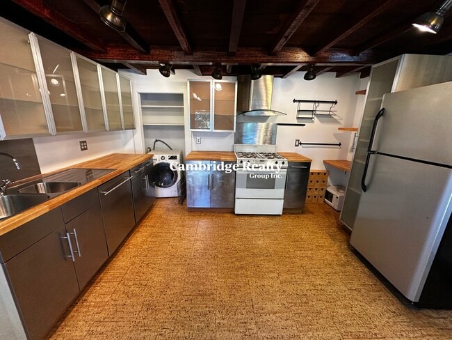 18 Tremont St, Unit 2 in Cambridge, MA - Building Photo - Building Photo