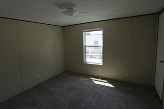 Ewing Trace in Des Moines, IA - Building Photo - Interior Photo