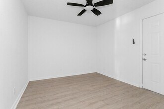 16016 Green Manor Dr, Unit D in Humble, TX - Building Photo - Building Photo