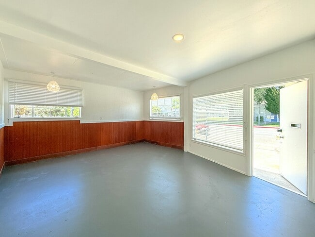 619 W Cypress Ave in Lompoc, CA - Building Photo - Building Photo