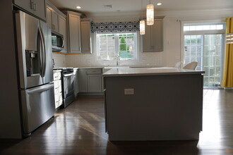 56 Moorland Dr in Danbury, CT - Building Photo - Building Photo