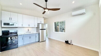 421C Olomana St in Kailua, HI - Foto de edificio - Building Photo
