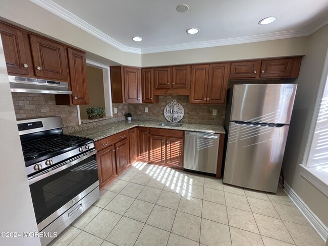 173 Edinburgh Ct in Matawan, NJ - Building Photo - Building Photo