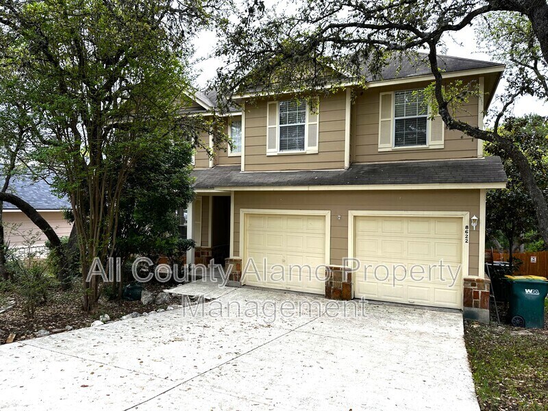 8622 Branch Hollow Dr in Universal City, TX - Building Photo