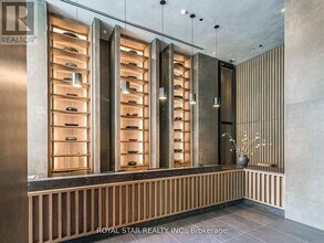 55 Charles St E in Toronto, ON - Building Photo - Building Photo