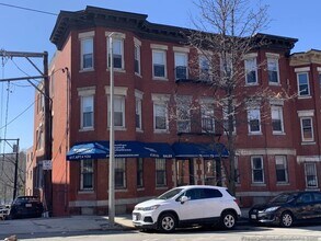 81 S Huntington Ave in Boston, MA - Foto de edificio - Building Photo